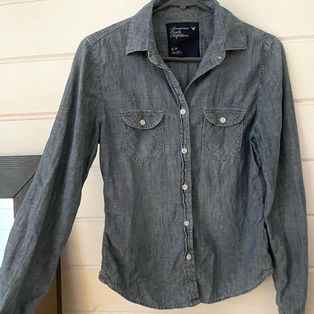 American Eagle Chambray Button Up. Size Small - image 2